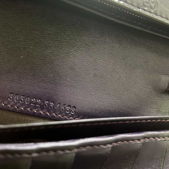 Authenticated Gucci Guccissima chained wallet - Picture 12 of 15